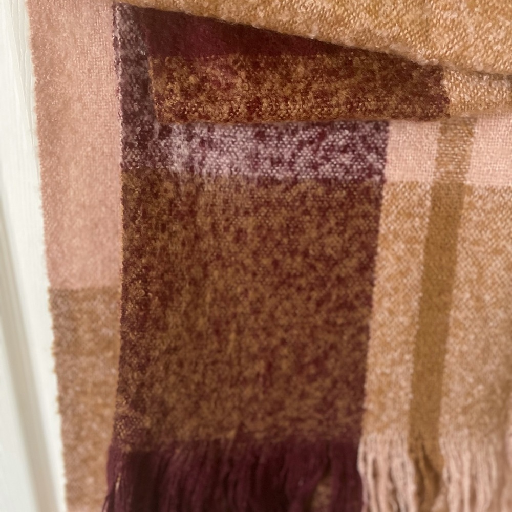 HM Scarf - Picture 4 of 6